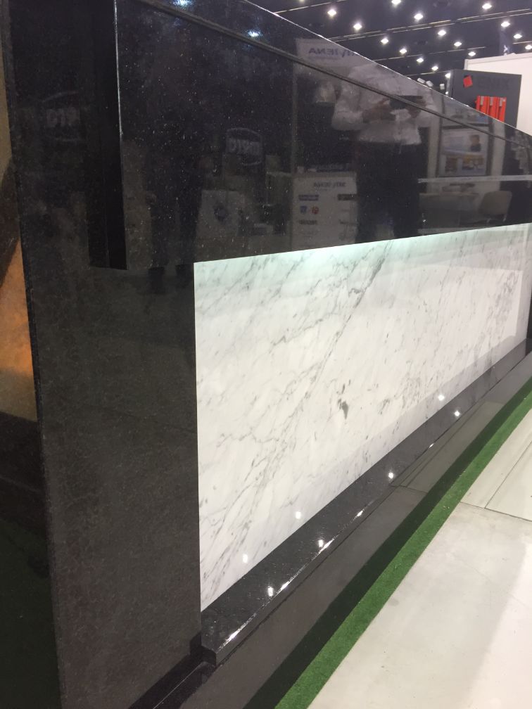 Granitowa wyspa kuchenna