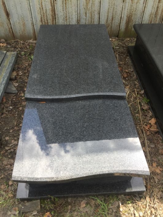 Nagrobek granitowy Granmarys Jaworzno. Realizacje projektów z granitu i marmuru. 