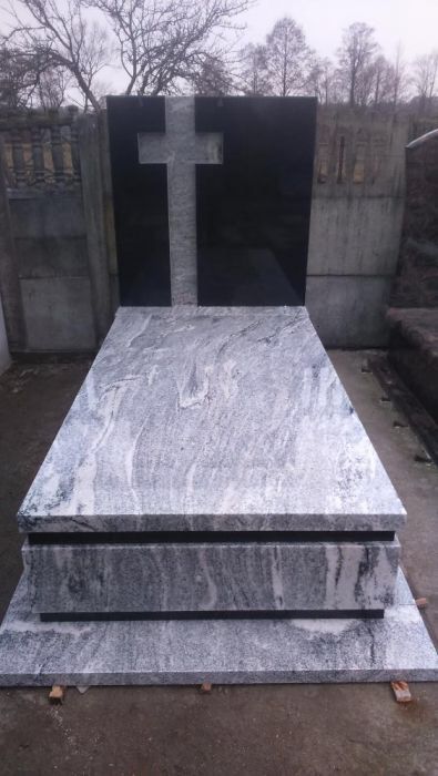 Nagrobek granitowy