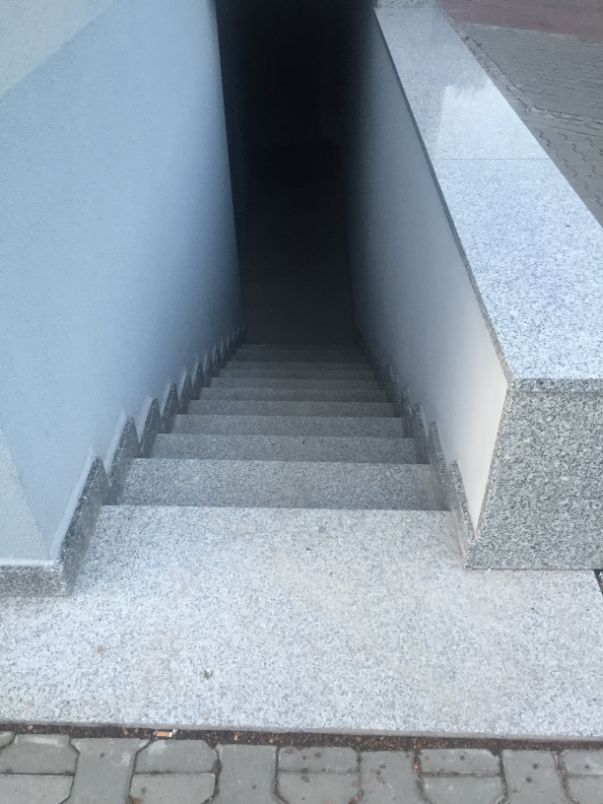 Schody granitowe zewnętrzne  Granmarys Jaworzno. Realizacje projektów z granitu i marmuru. 