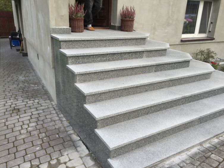 Schody granitowe zewnętrzne Granmarys Jaworzno.Realizacje projektów z granitu i marmuru.