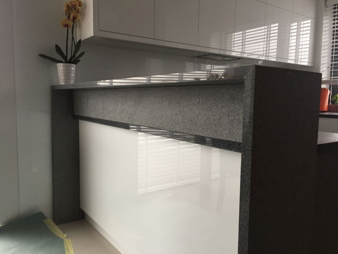 Granitowy barek kuchenny