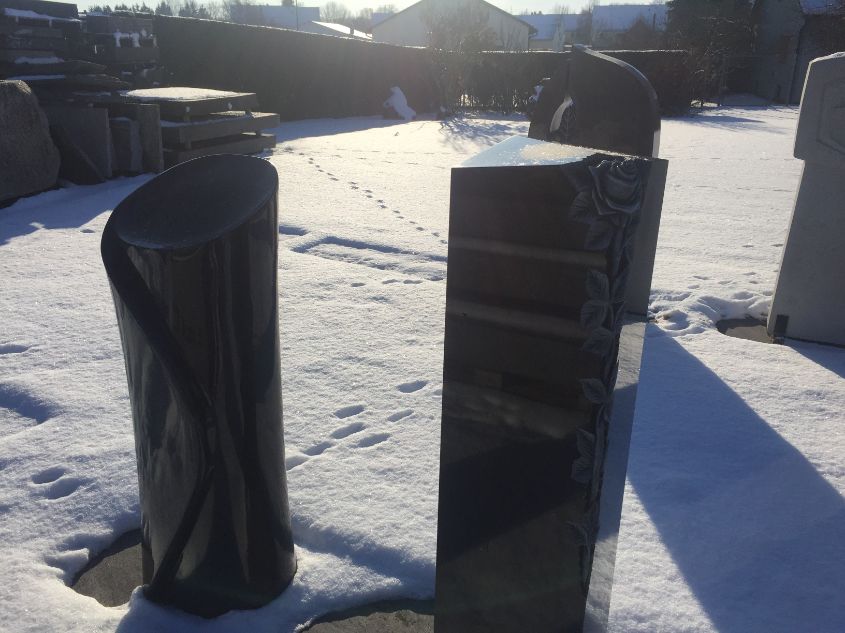 nagrobki ciemne czarne granitowe kamień naturalny Jaworzno Granmarys kamieniarstwo kamieniarz zakład kamieniarski Śląsk