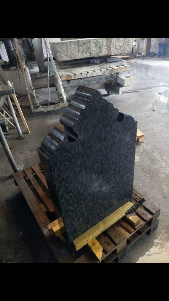 Nagrobek granitowy Granmarys Jaworzno. Realizacje projektów z granitu i marmuru. 