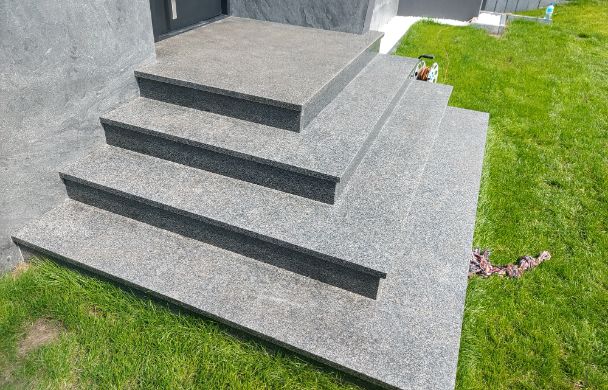 Schody granitowe Granmarys Jaworzno blat kuchenny matowy czarny granitowy Granmarys Jaworzno Zakład kamieniarski kamieniarz kamieniarstwo Jaworzno Śląsk