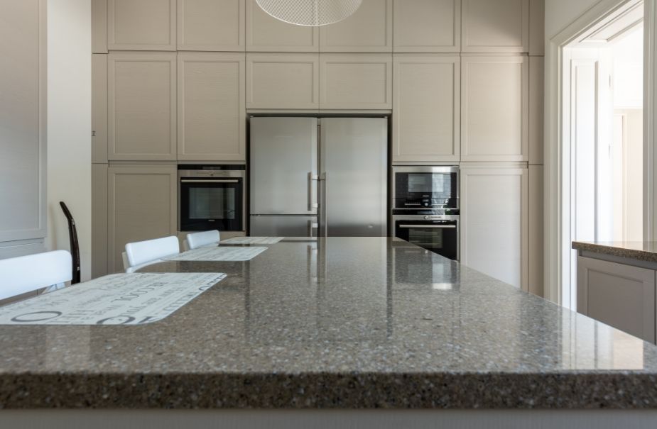 Stół granitowy Granmarys Jaworzno. Kamieniarz zakład kamieniarski