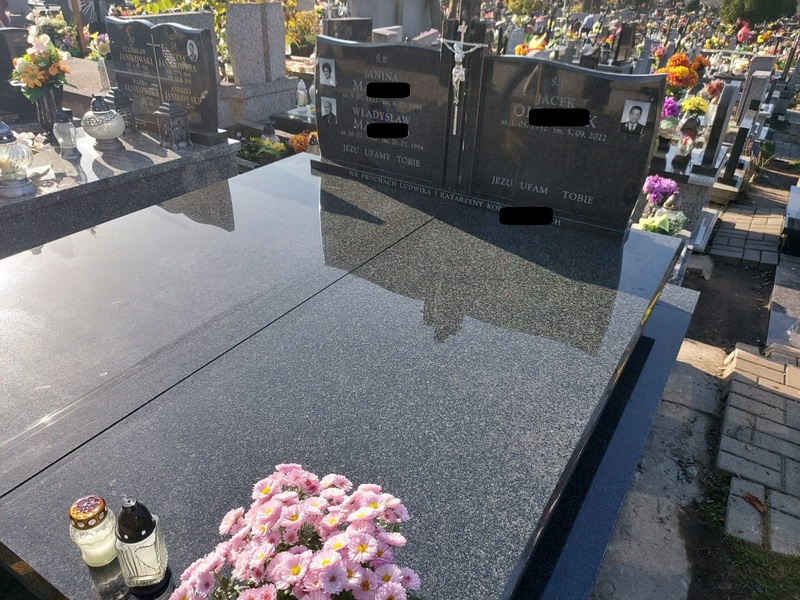 Nagrobek granitowy pomnik Jaworzno podwójny Granmarys ciemny podwójny klasyczny elegancki czarny ekskluzywny. Realizacje projektów z granitu i marmuru