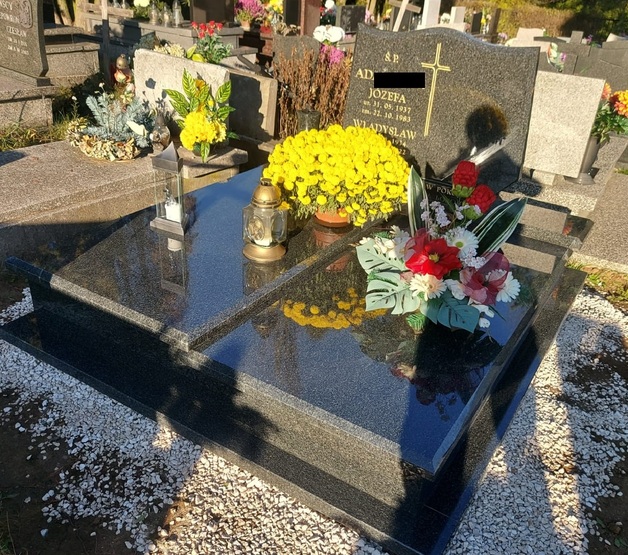 Nagrobki ciemne podwójne czarne klasyczne pomniki na cmentarz granitowe Jaworzno Granmarys