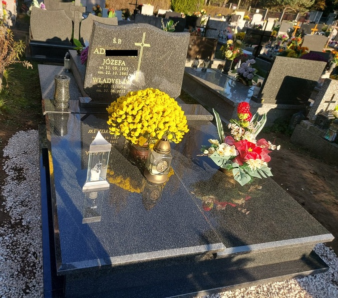 Nagrobek granitowy pomnik Jaworzno Granmarys podwójny ciemny klasyczny