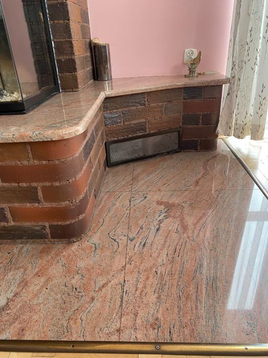 Kominek granitowy posadzka Granmarys Jaworzno granitowa czarna czerwona polerowana wzorki wzory pasma kamień naturalny Nagrobki granitowe Zakład kamieniarski kamieniarz kamieniarstwo Śląsk