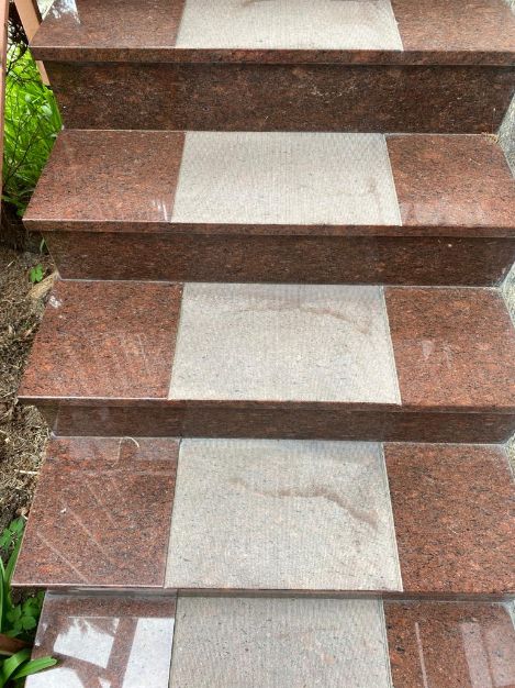 Schody granitowe Granmarys Jaworzno Tablica granitowa czarna ciemna polerowana wzorki wzory pasma kamień naturalny Nagrobki granitowe Granmarys Jaworzno Zakład kamieniarski kamieniarz kamieniarstwo Jaworzno Śląsk