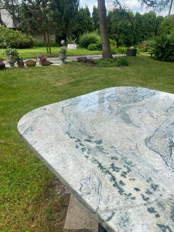 Granitowy stolik stół ogrodowy