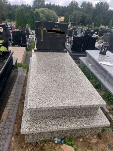 Nagrobek granitowy pomnik pojedynczy szary ciemna tablica nagrobkowa Granmarys Jaworzno