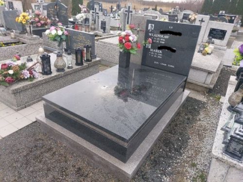 Nagrobek granitowy pomnik pojedynczy ciemny czarny elegancki klasyczny Granmarys Jaworzno