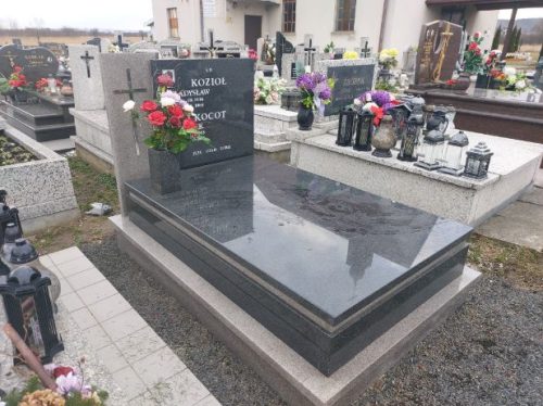 Nagrobek granitowy pomnik ciemny elegancki czarny Jaworzno Granmarys